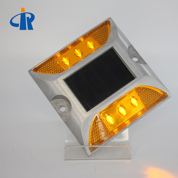 <h3>Synchronous Flashing Road Stud Light For Park With Shank </h3>
